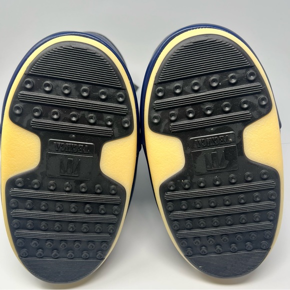 Icon Moon Boots - Picture 8 of 9